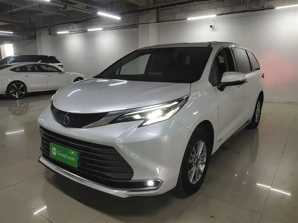 Toyota Sienna — фото 2