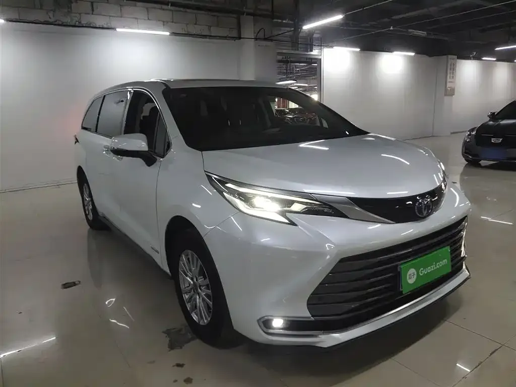 Toyota Sienna — фото 4