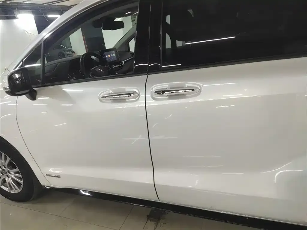 Toyota Sienna — фото 5