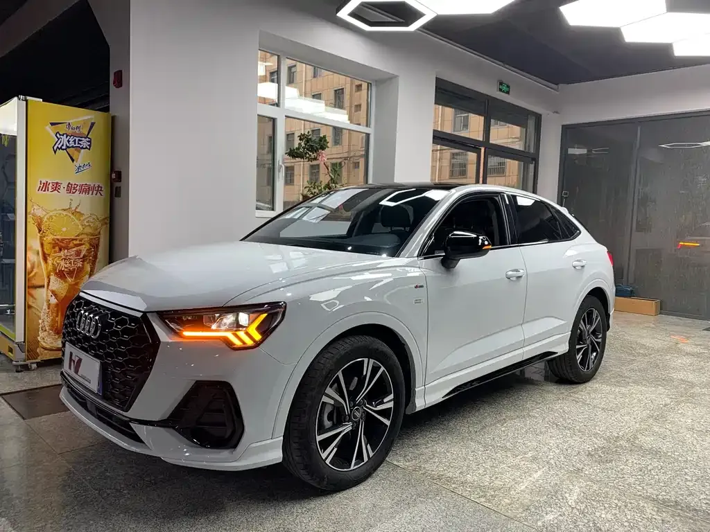 Audi Q3 Sportback — фото 1