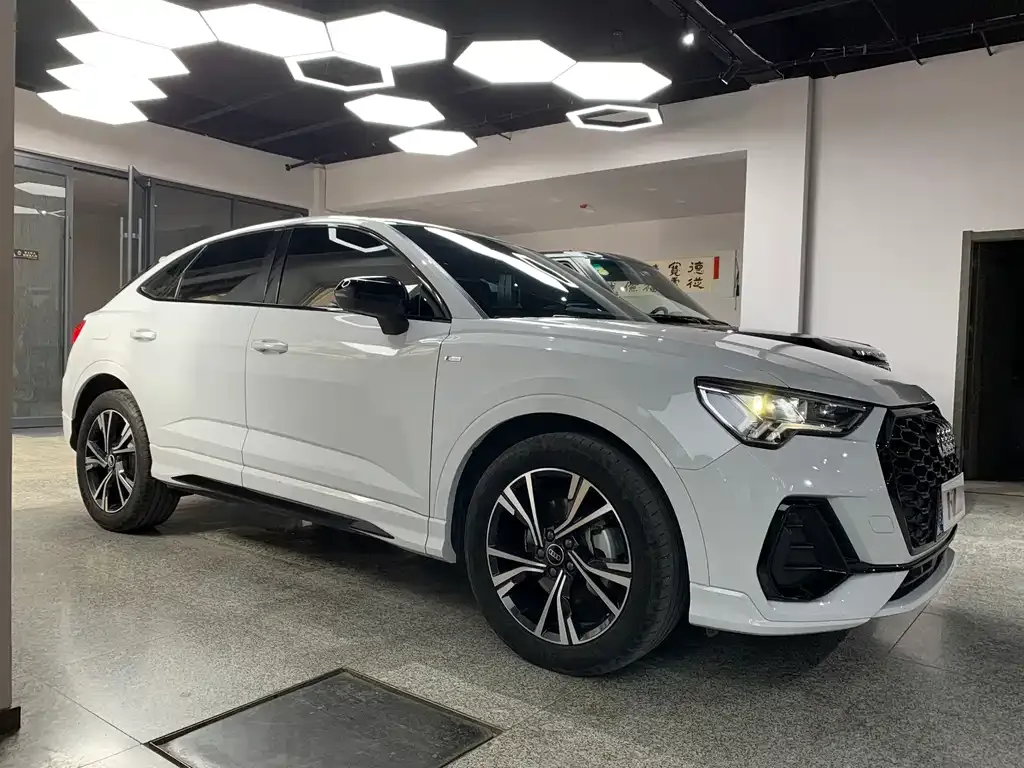 Audi Q3 Sportback — фото 3