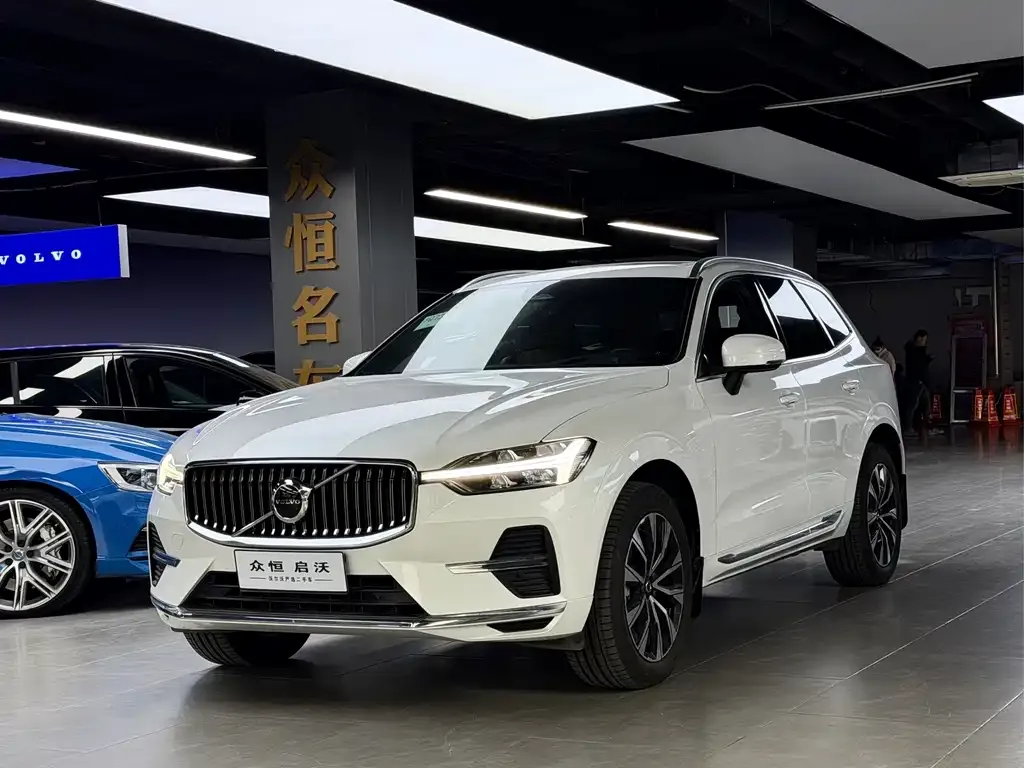 Volvo XC60 — фото 1