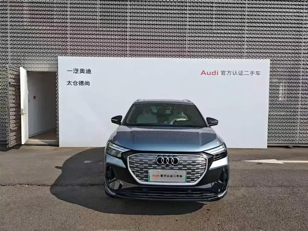 Audi Q4 e-tron — фото 1