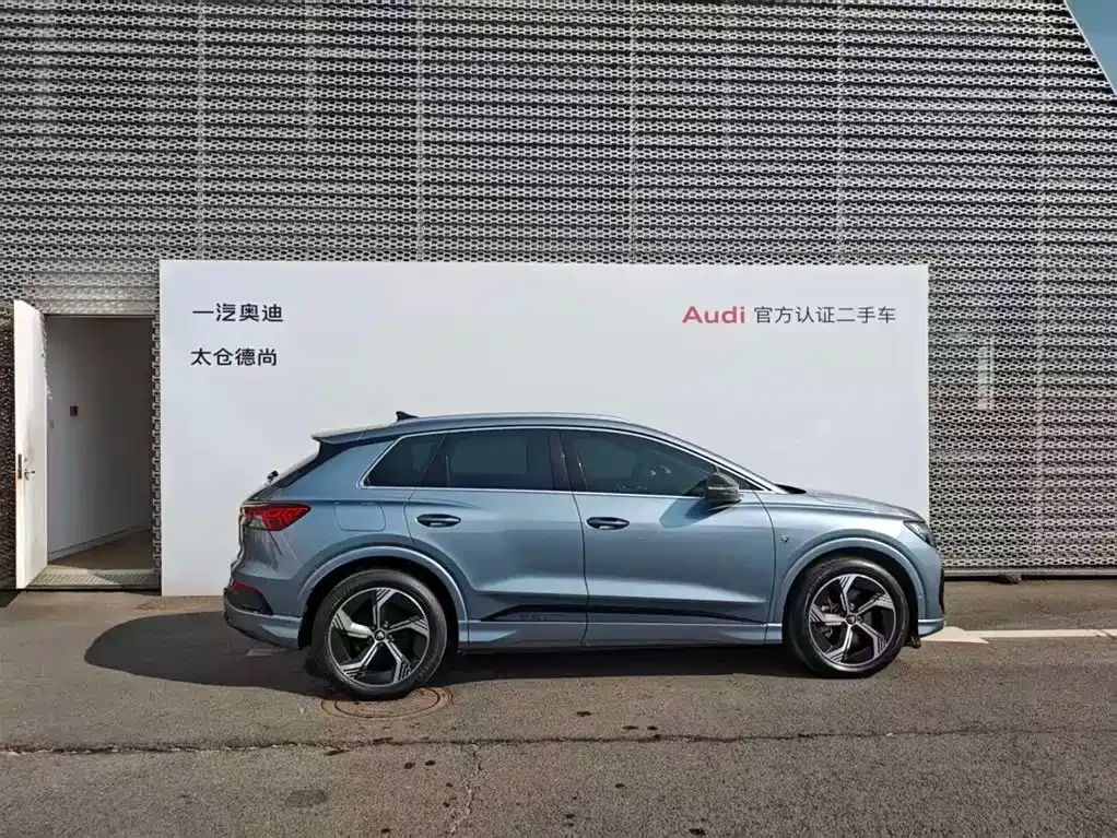 Audi Q4 e-tron — фото 2