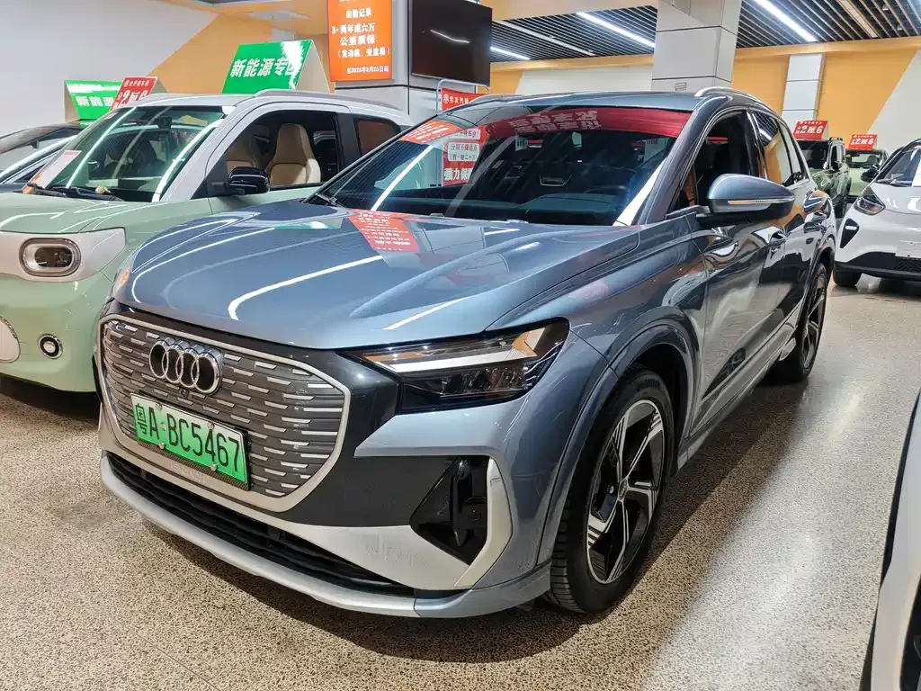 Audi Q4 e-tron — фото 1