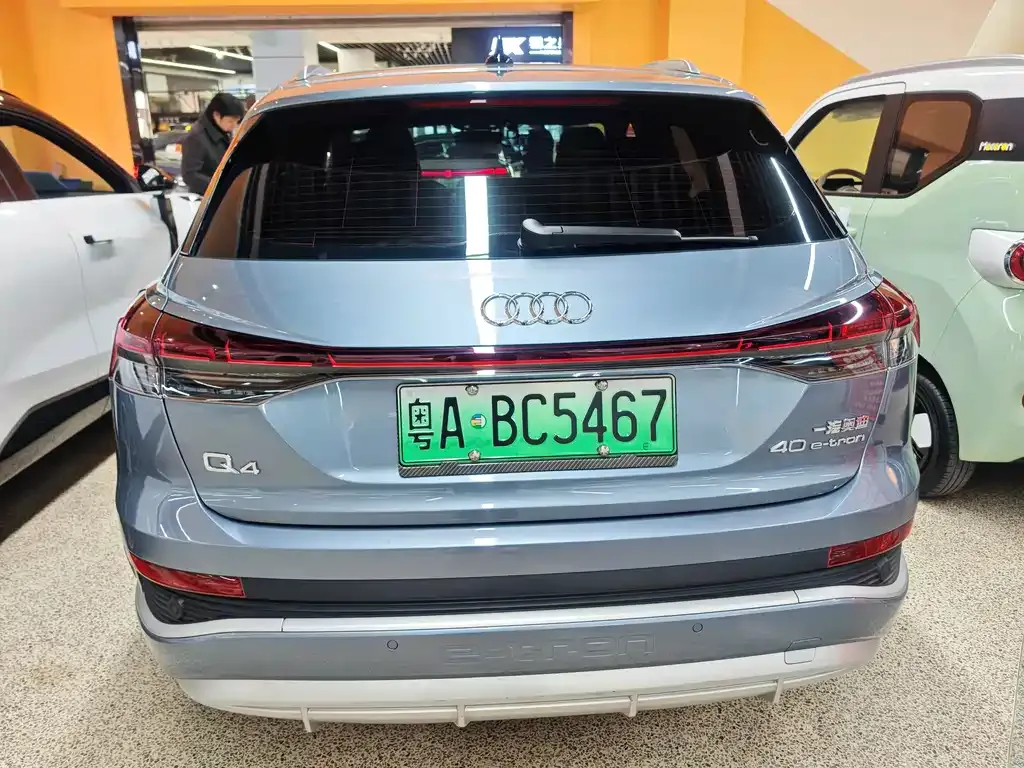 Audi Q4 e-tron — фото 2