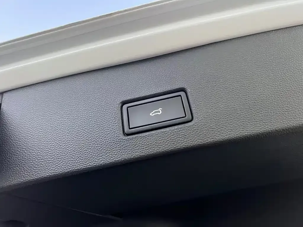 Volkswagen T-Roc — фото 8