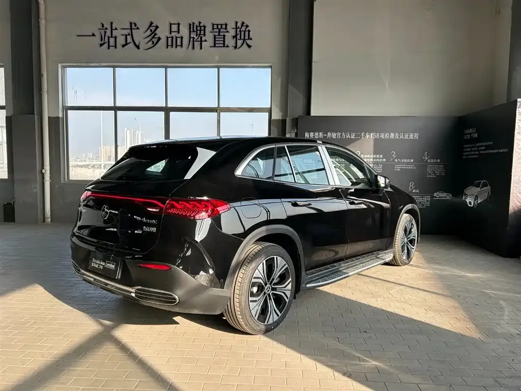 Mercedes-Benz EQE SUV — фото 4