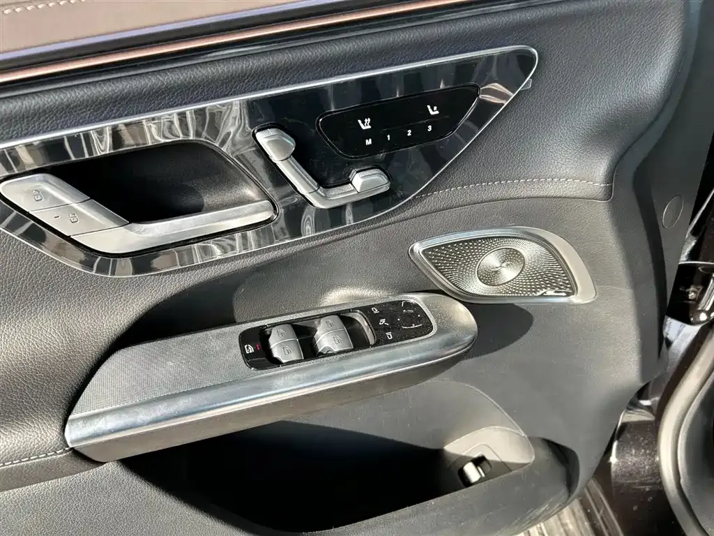 Mercedes-Benz EQE SUV — фото 9