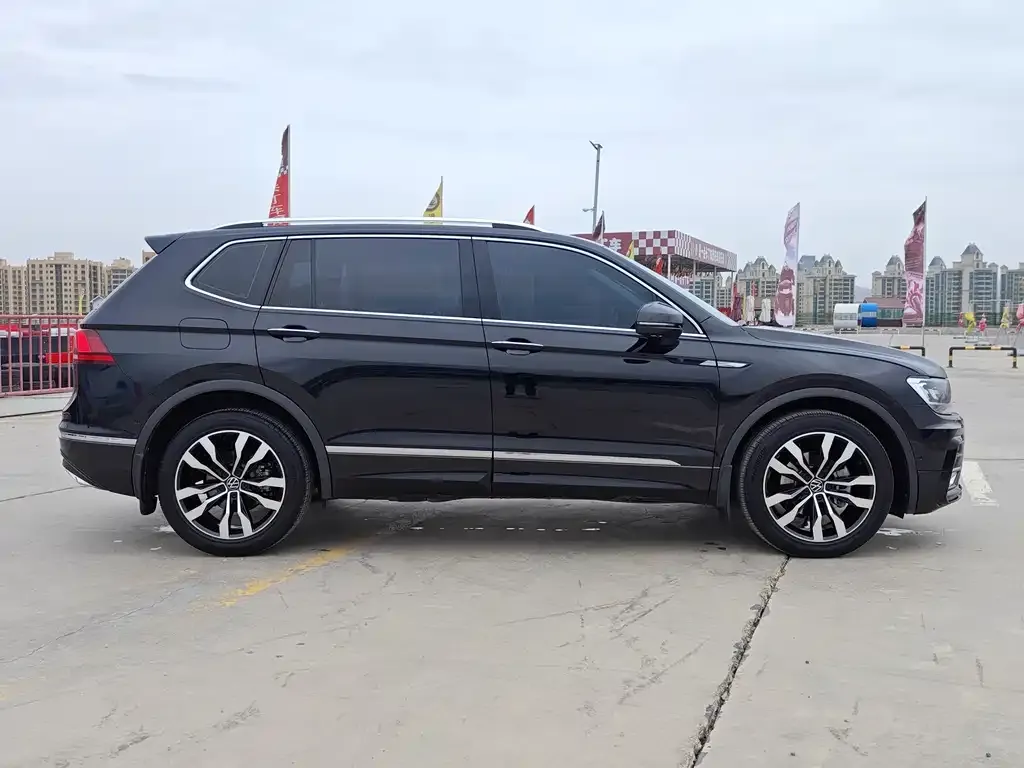 Volkswagen Tiguan L — фото 4