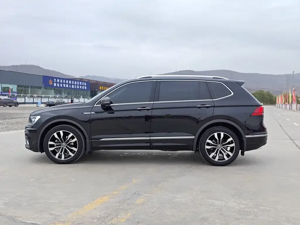 Volkswagen Tiguan L — фото 8