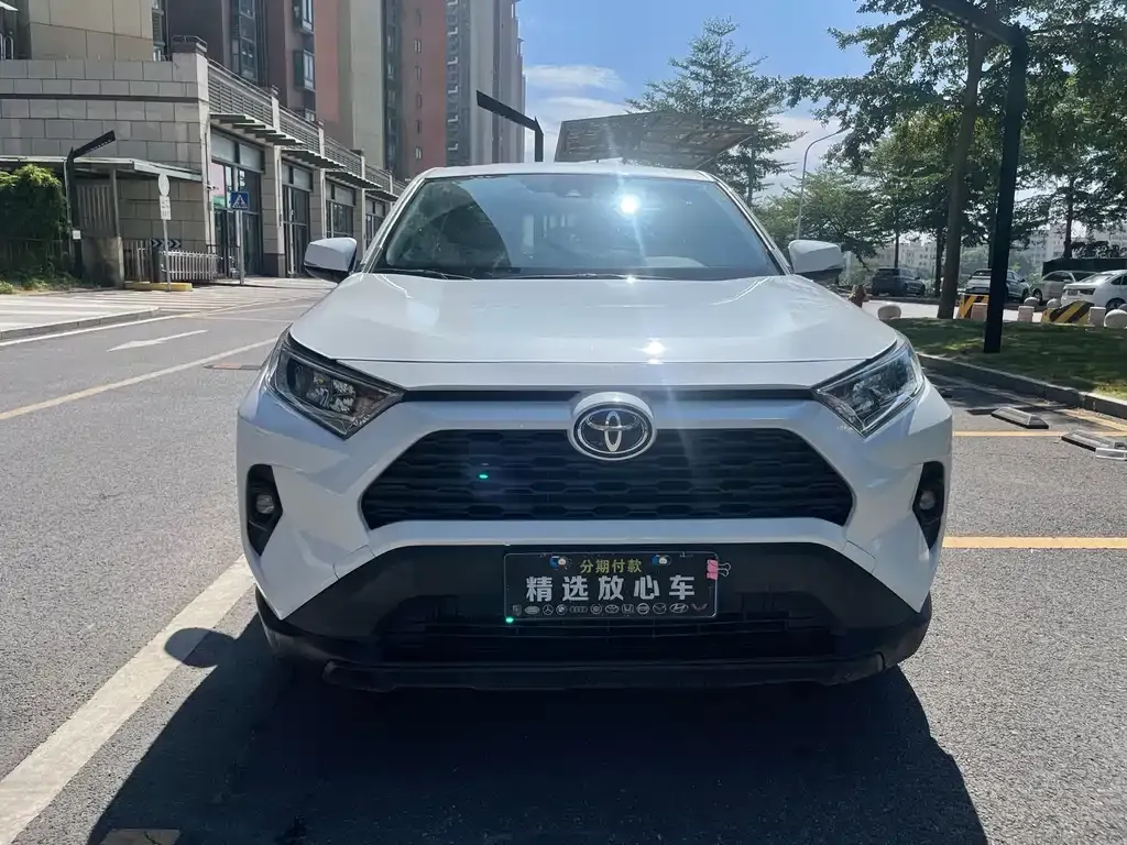 Toyota RAV4 — фото 2