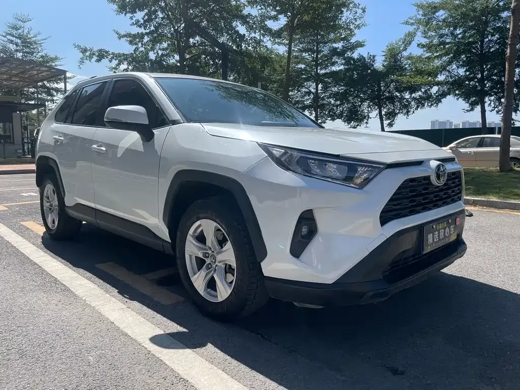 Toyota RAV4 — фото 3