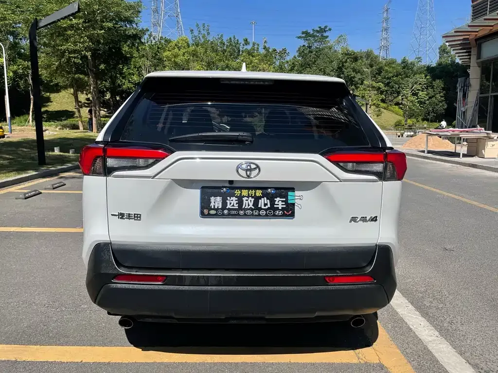 Toyota RAV4 — фото 6