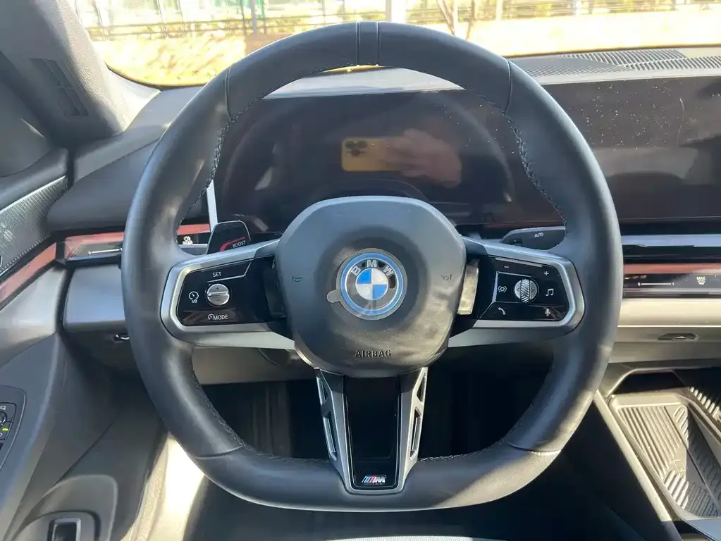 BMW i5 — фото 10