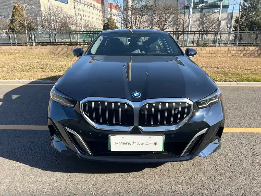 BMW i5 — фото 2