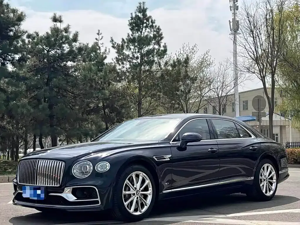 Bentley Flying Spur — фото 1