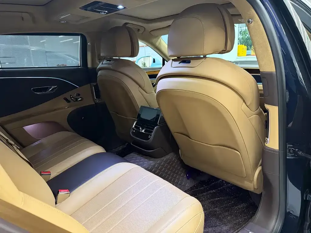 Bentley Flying Spur — фото 10