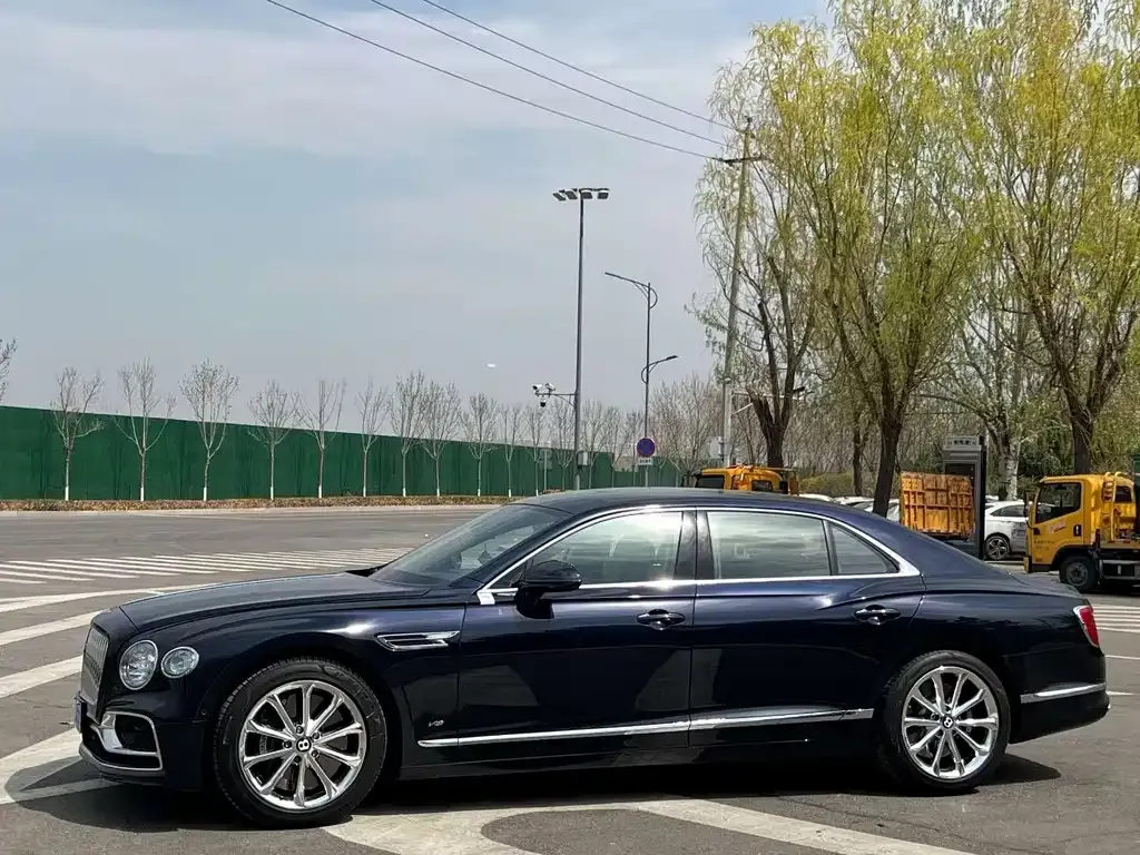 Bentley Flying Spur — фото 5