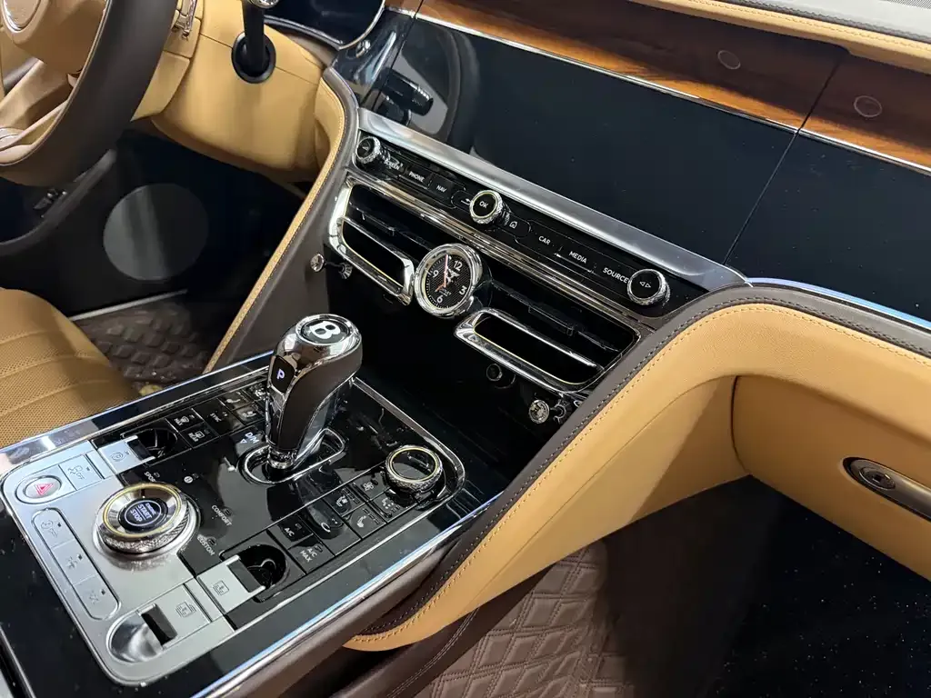 Bentley Flying Spur — фото 8