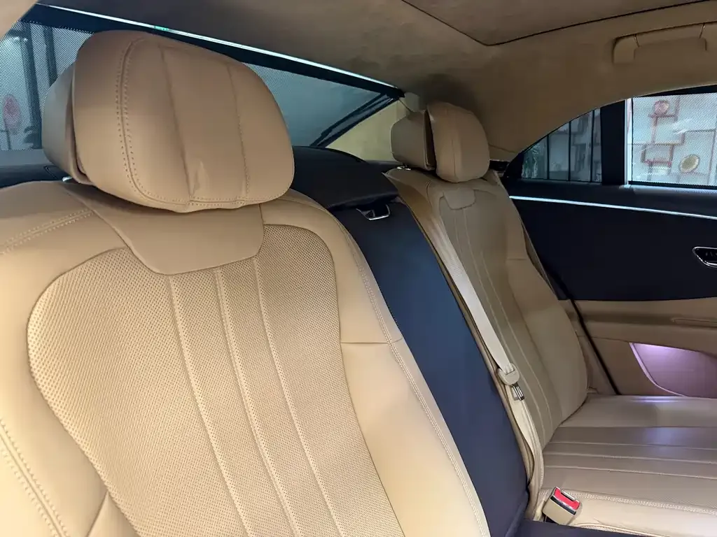 Bentley Flying Spur — фото 9