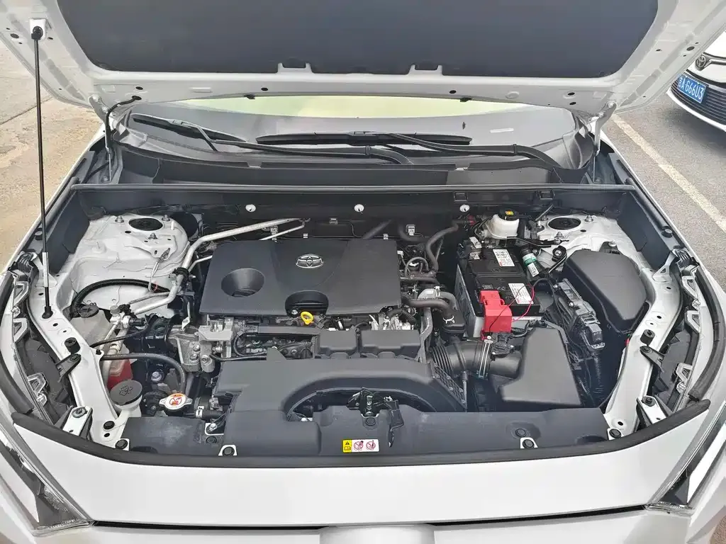 Toyota RAV4 — фото 10