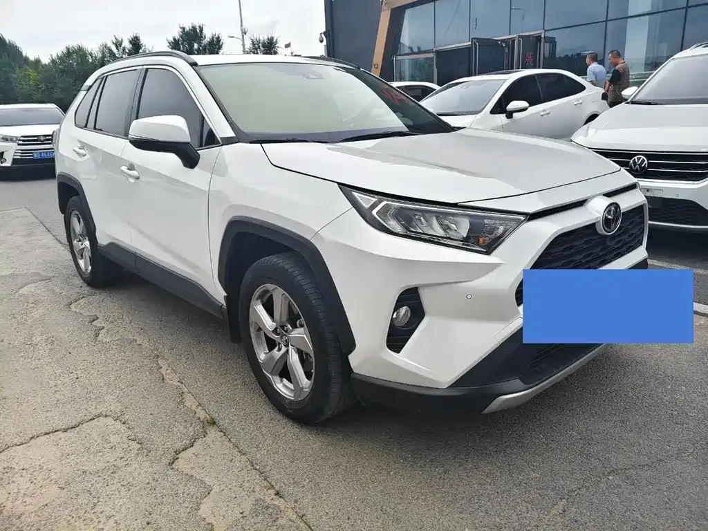Toyota RAV4 — фото 2