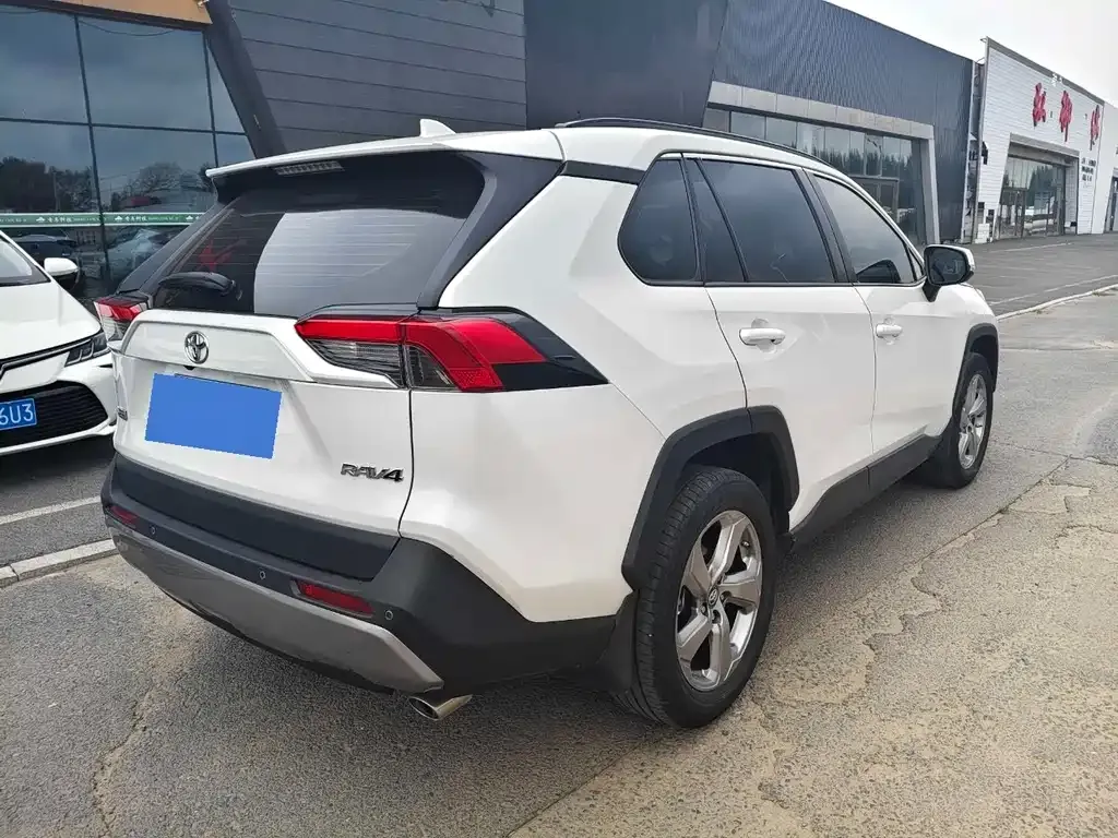 Toyota RAV4 — фото 3