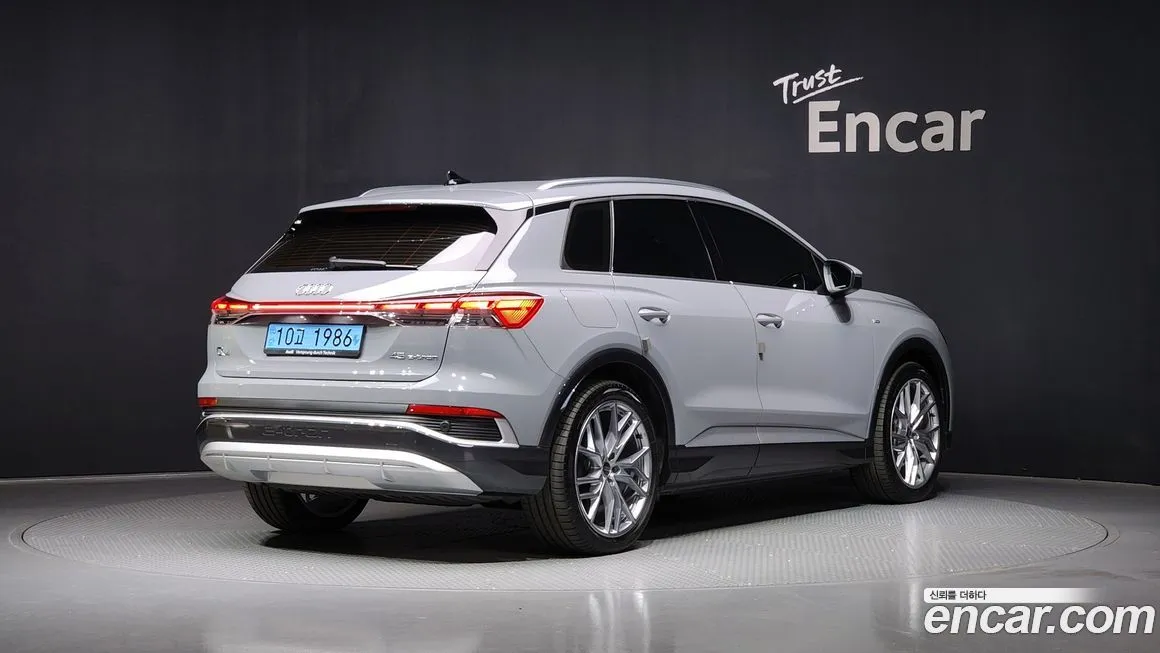 Audi Q4 e-tron — фото 2