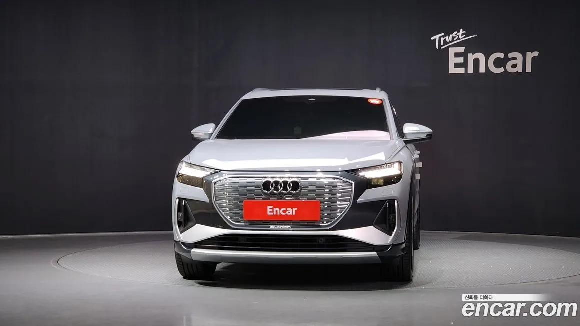 Audi Q4 e-tron — фото 3