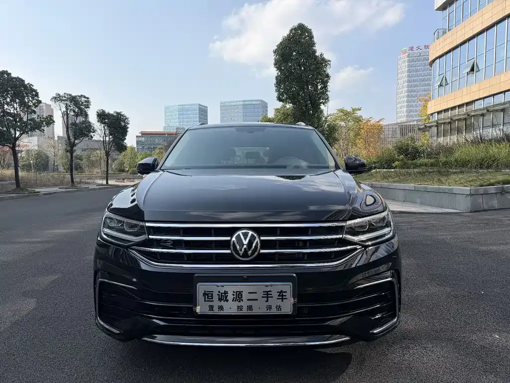 Volkswagen Tiguan L — фото 2