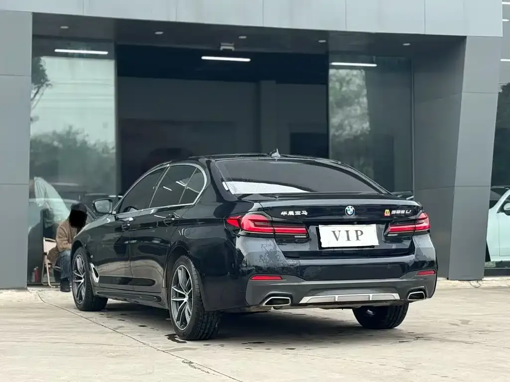 BMW 5 Series — фото 5