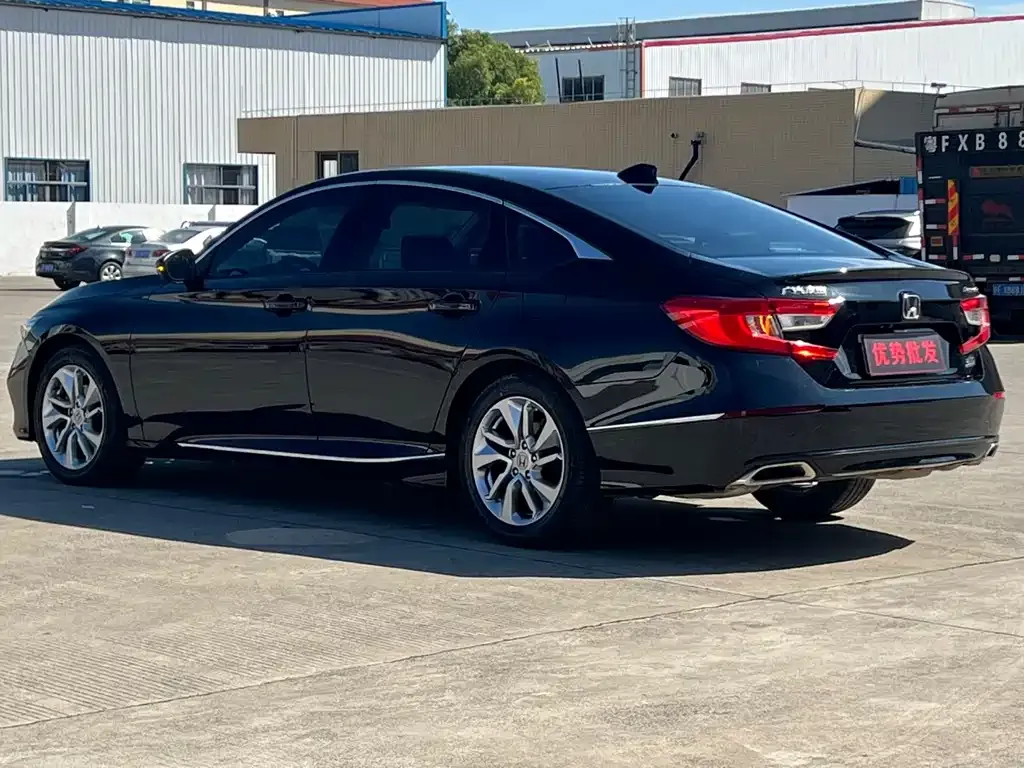Honda Accord — фото 7