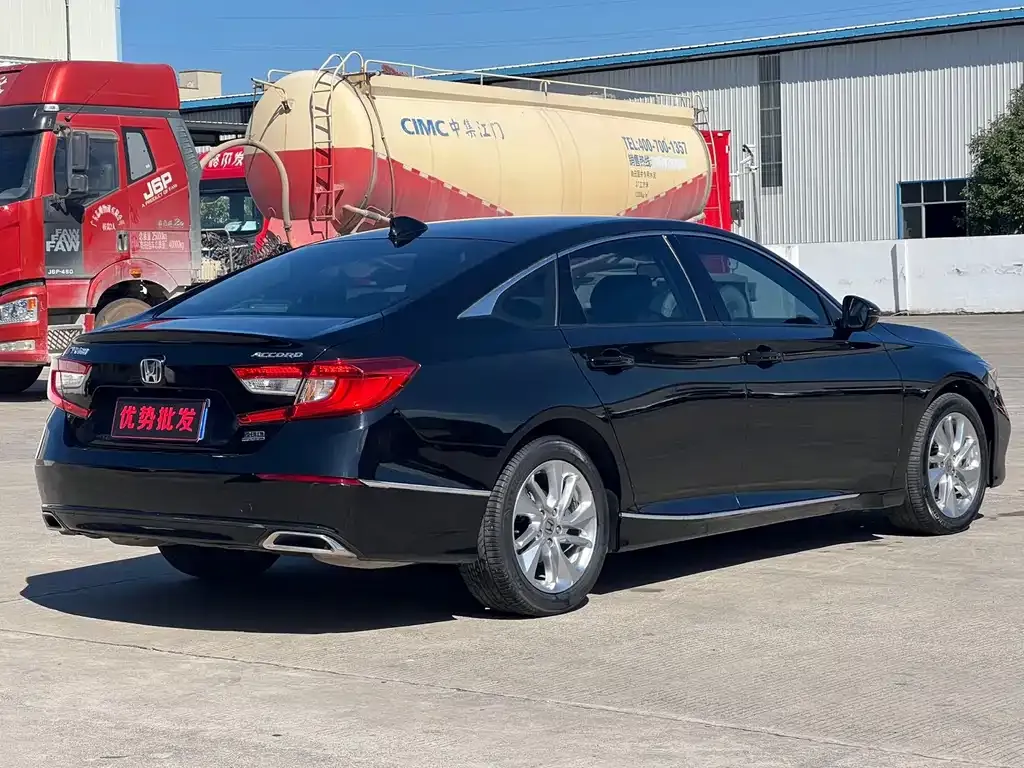 Honda Accord — фото 9