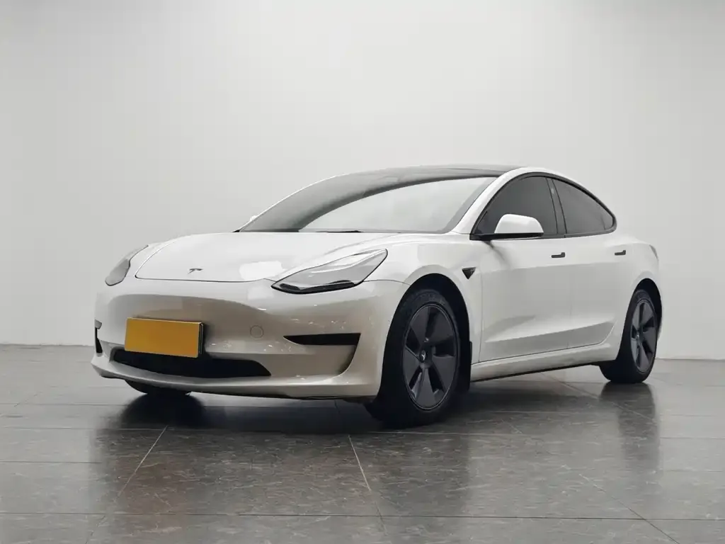 Tesla Model 3 — фото 1