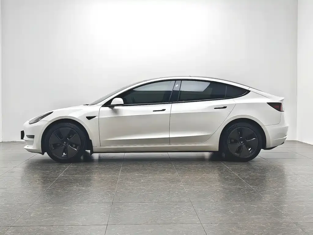 Tesla Model 3 — фото 10