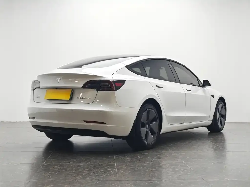Tesla Model 3 — фото 3