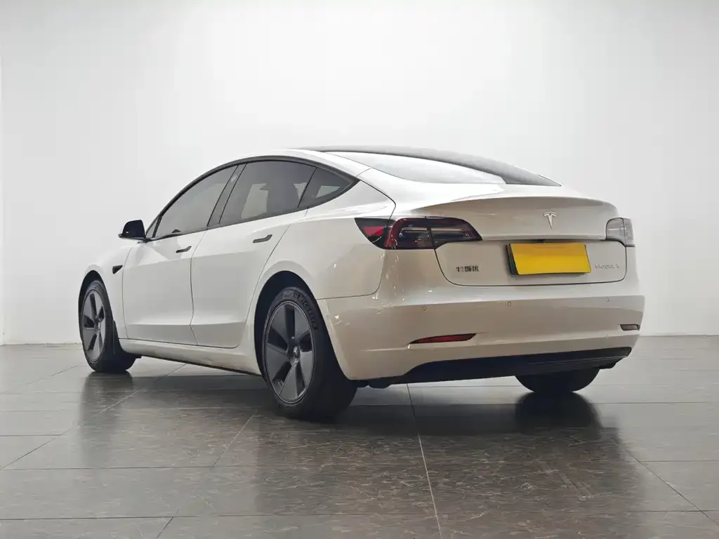 Tesla Model 3 — фото 4