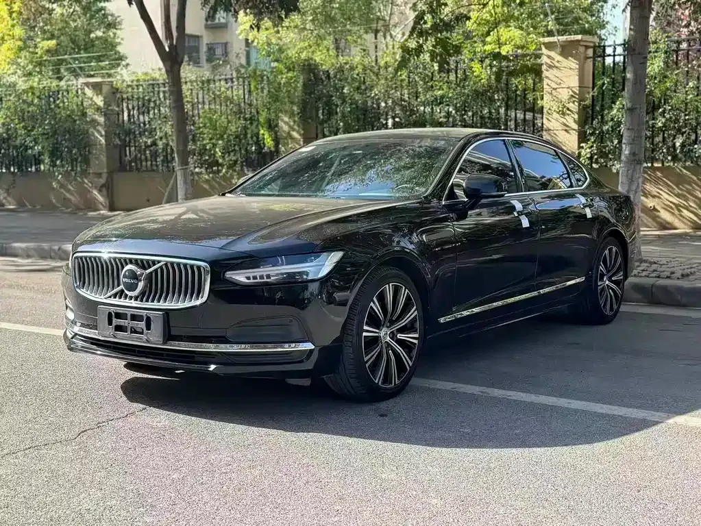 Volvo S90 — фото 1