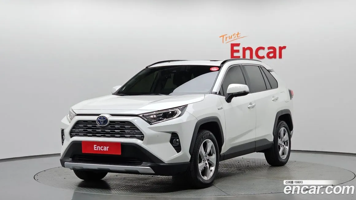 Toyota RAV4 — фото 1
