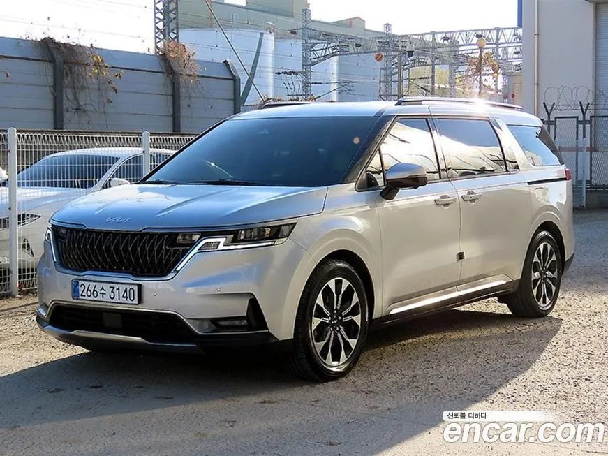 Kia Carnival — фото 1