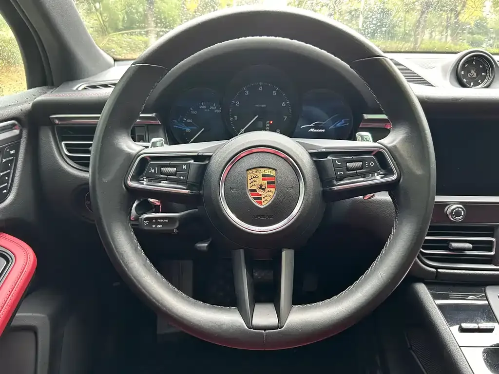 Porsche Macan — фото 9