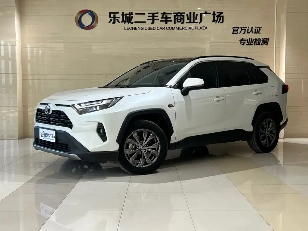 Toyota RAV4 — фото 1