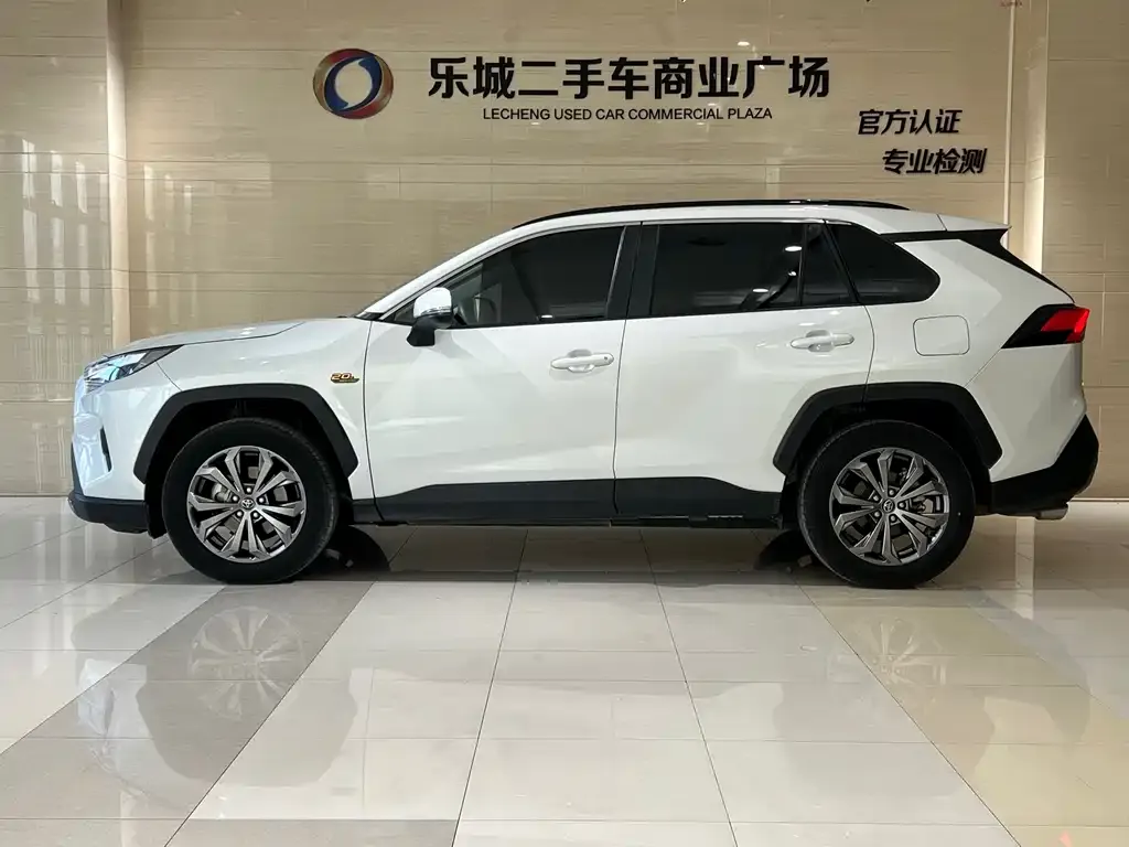 Toyota RAV4 — фото 4