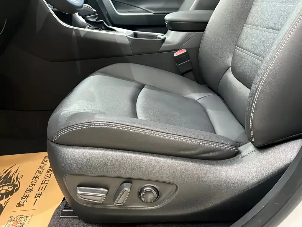 Toyota RAV4 — фото 8