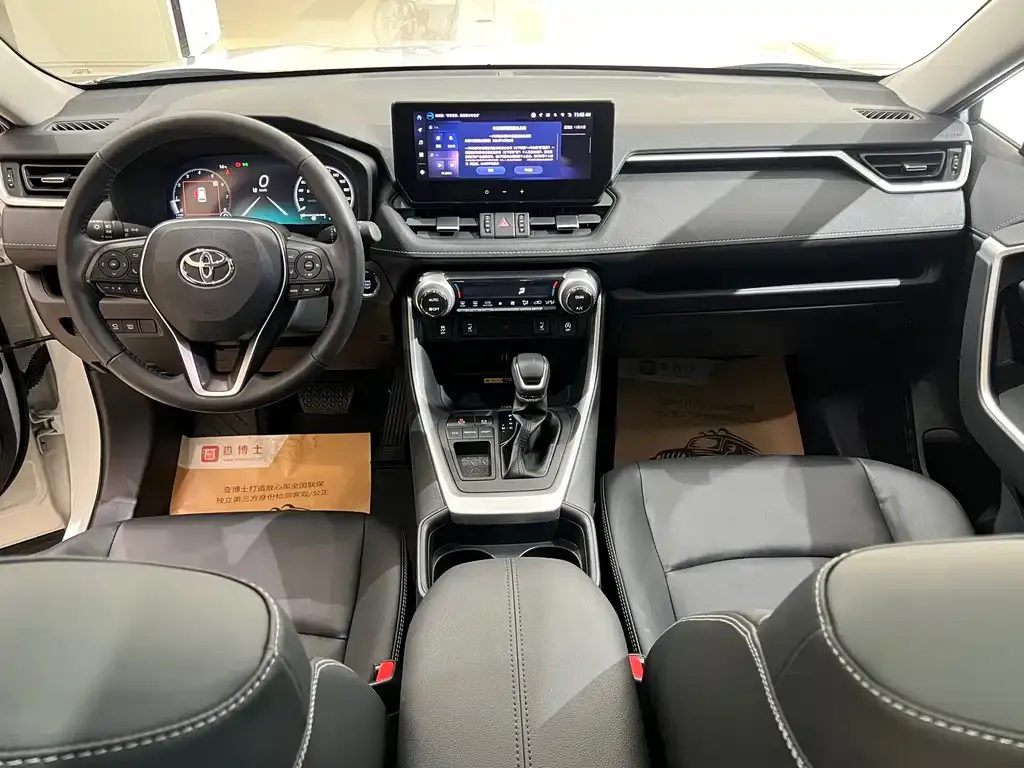 Toyota RAV4 — фото 9