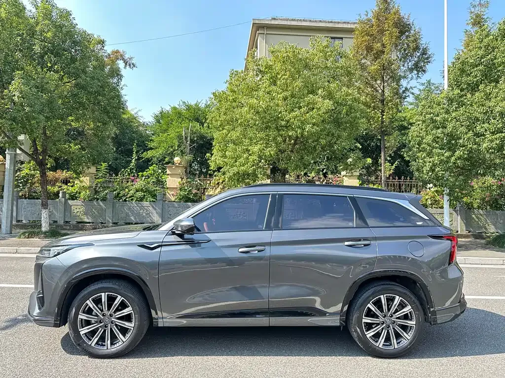 Changan CS75PLUS — фото 3