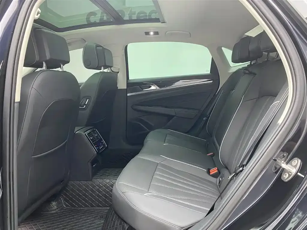 Volkswagen Passat — фото 10