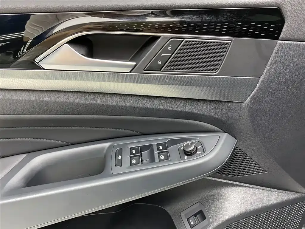 Volkswagen Passat — фото 7