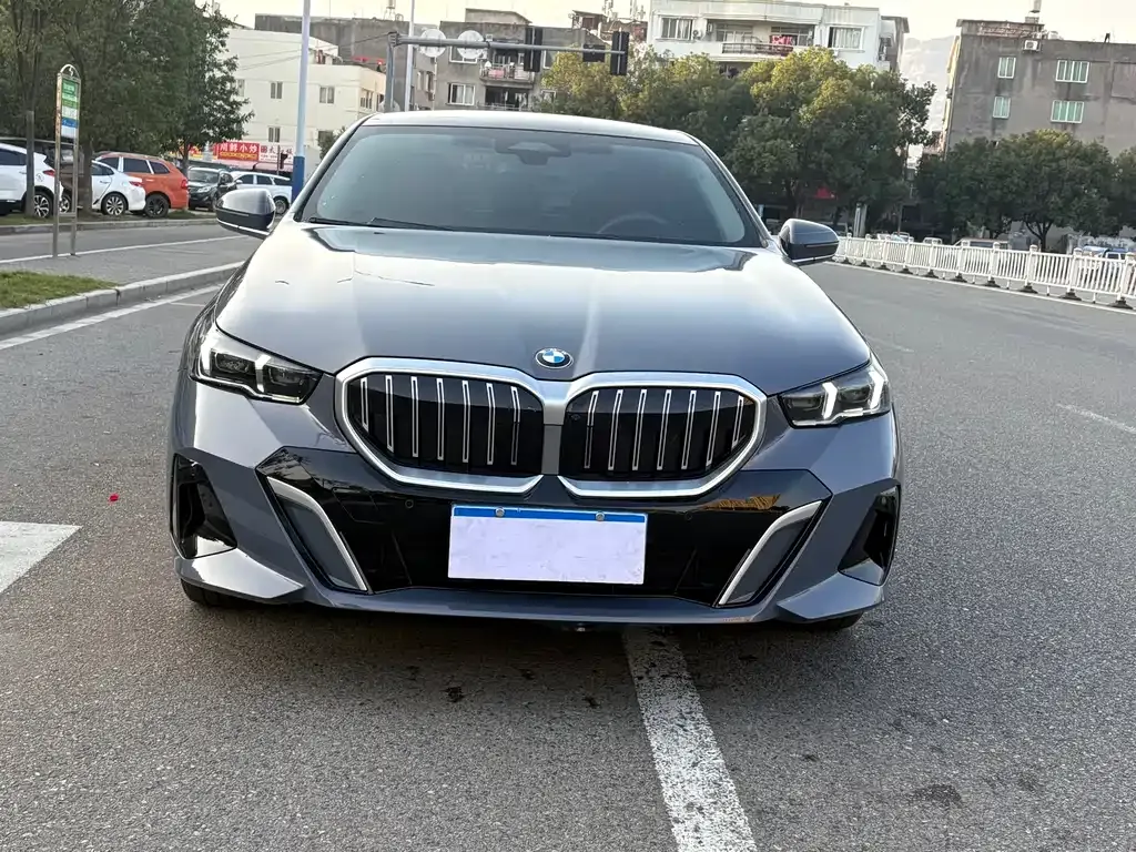 BMW 5 Series — фото 2